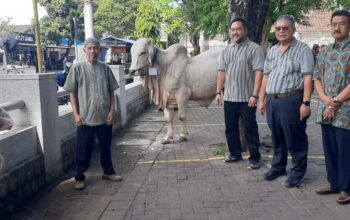 GL Zoo Serahkan Hewan Kurban untuk Masjid Sekitar dan PWI DIY