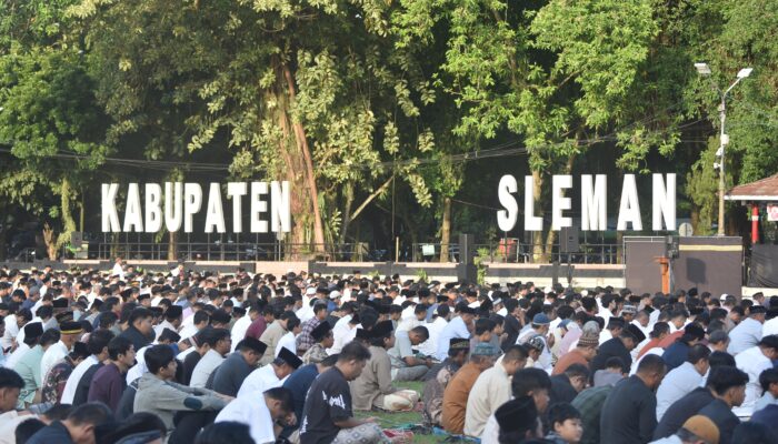 Ribuan Warga Salat Iduladha di Lapangan Denggung, Wabup Sleman Ajak Masyarakat Teladani Kisah Nabi Ibrahim