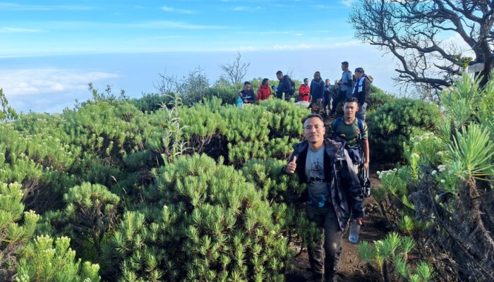 Daki Gunung Tertinggi di Jabar, Brimob Yon C Pelopor Perkuat Kesiapan Tugas Lapangan