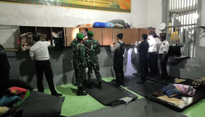 Razia Gabungan TNI-Polri di Lapas Sidoarjo, Perkuat Komitmen Wujudkan Lapas Bersih dan Kondusif