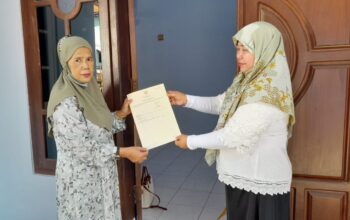Lewat Program DEKAT, Kantah Kota Pasuruan Antar Sertipikat Tanah Langsung ke Rumah Warga