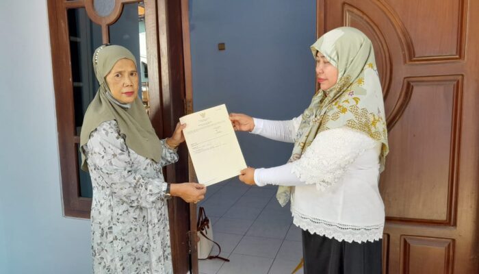 Lewat Program DEKAT, Kantah Kota Pasuruan Antar Sertipikat Tanah Langsung ke Rumah Warga