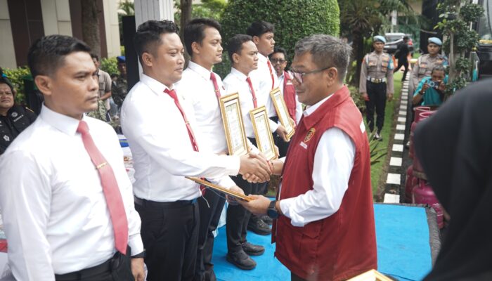 Satreskrim Polres Probolinggo Raih Penghargaan Kapolda Jatim Usai Bongkar Penyalahgunaan BBM Subsidi