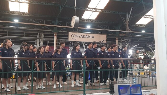 Peringati Hari Lahir Pancasila, Daop 6 Yogyakarta Hadirkan Paduan Suara UAJY di Stasiun Tugu