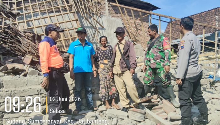 Lolos dari Maut, Lansia di Situbondo Selamat Setelah Rumahnya Ambruk di Depan Mata