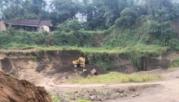 Tambang Pasir Diduga Ilegal di Plalangan Beroperasi Lama, Polsek Kalisat Baru Akan Menelusuri
