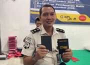 Dari Balik Jeruji Lahir Produk Bernilai Jual, Warga Binaan Lapas Sidoarjo Produksi Cover Paspor Berkualitas
