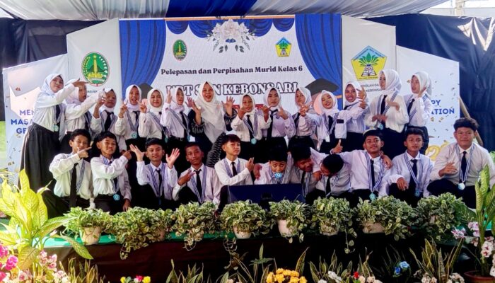 Wisuda dan Pelepasan SDN Kebonsari Pasuruan Berlangsung Haru, Prestasi Siswa Jadi Sorotan Utama