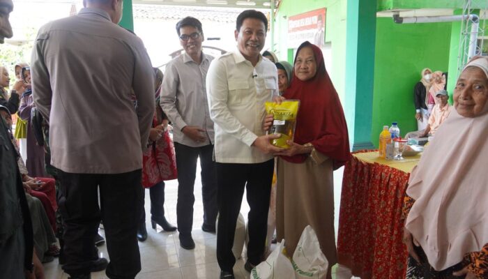 934 Keluarga di Sukodono Terima Beras dan Minyak Goreng, Subandi Pastikan Tepat Sasaran