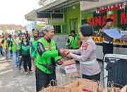 Ditlantas Polda DIY Salurkan Bansos dan Ajak Driver Ojol Jadi Pelopor Keselamatan Berlalu Lintas