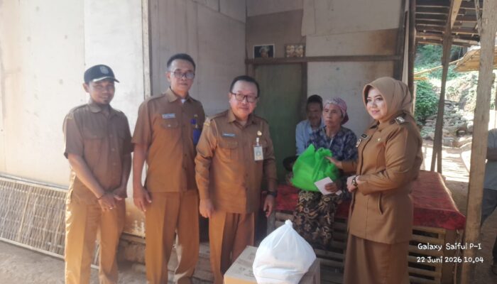 PKH Diduga Dicairkan Oknum Selama Tiga Tahun, Wabup Situbondo Datangi Rumah Nenek Eti