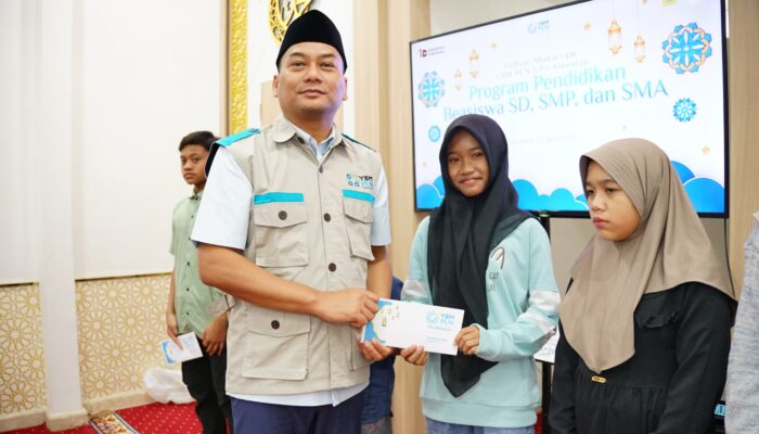 PLN dan YBM PLN Beri Beasiswa untuk 79 Pelajar Sidoarjo