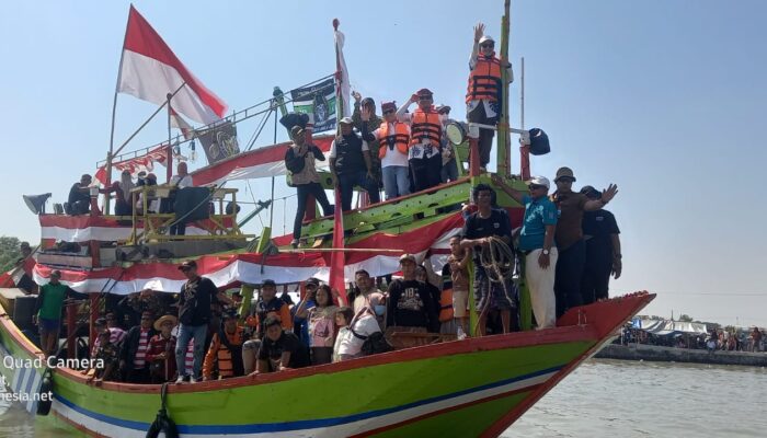 Ribuan Warga Padati Tradisi Petik Laut Kota Pasuruan, Wisata Bahari dan UMKM Lokal Ikut Bergairah