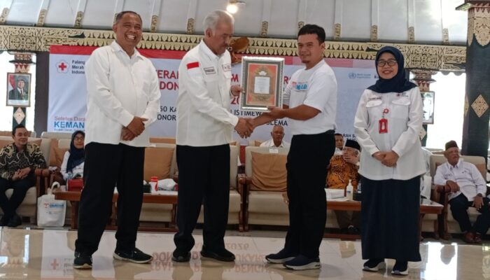 Ratusan Pendonor Darah Sukarela di Sleman Peroleh Piagam Penghargaan