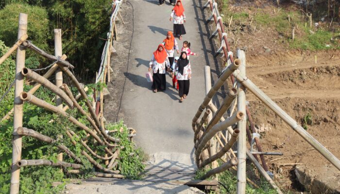 Empat Tahun Terputus, Jembatan Sungai Lopasir Banyumas Akhirnya Dibangun, Warga Tak Lagi Bergantung pada Jembatan Darurat