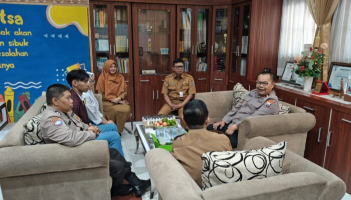 Kapolsek Klojen Sambangi SMAN 4 Malang, Serap Aspirasi Siswa dan Tekankan Pentingnya Kesehatan Mental
