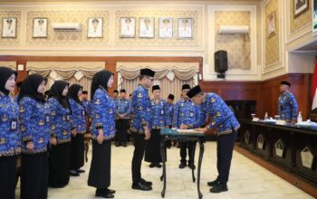 Wali Kota Malang Serahkan 50 SK PNS Baru, Dorong ASN Bergerak Cepat dan Profesional Layani Masyarakat