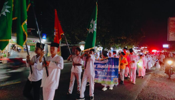 Semarak Tahun Baru Islam, Ratusan Siswa SD Muhammadiyah 1 Paiton Ramaikan Pawai Muharram 1448 H