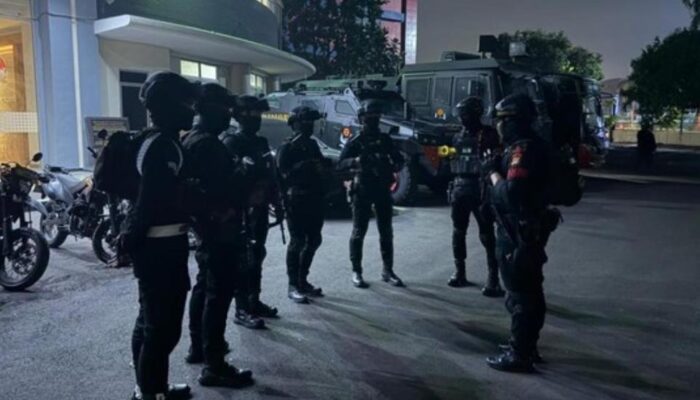 Berhasil Gagalkan Tawuran Dini Hari, Brimob Metro Jaya Ringkus 18 Remaja dan Sita Bom Molotov