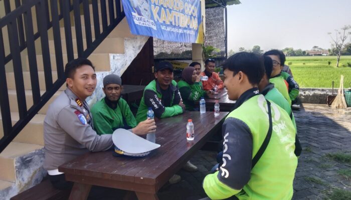 Sinergi di Warung Kopi, Satlantas Polres Probolinggo Rangkul Pengemudi Ojol Lewat Edukasi Humanis