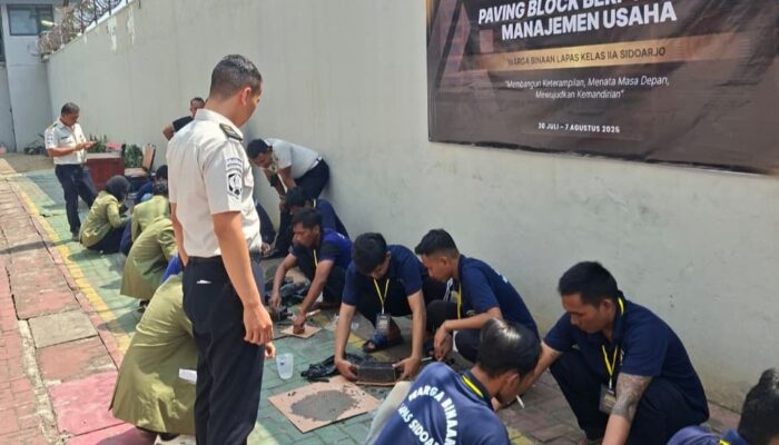 Dari Balik Jeruji Menuju Kemandirian, WBP Lapas Sidoarjo Belajar Produksi Paving Blok dan Kelola Usaha