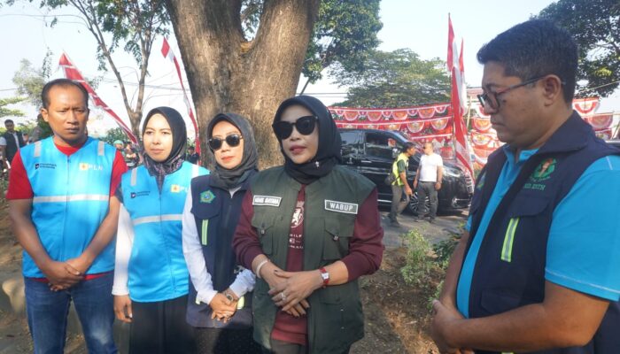 Wabup Mimik Idayana Pimpin Penanaman 644 Pucuk Merah, Tegaskan Peran PKL Jaga Kebersihan Sidoarjo