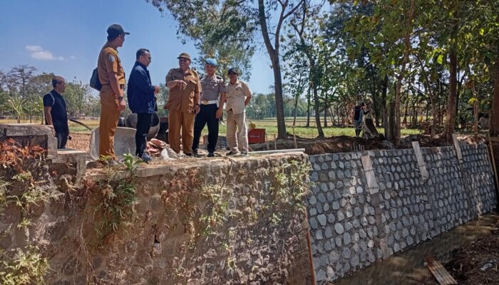 Anggota Komisi D DPRD Jatim Sidak Proyek Penahan Dinding Dam Tempuran: Pastikan Kualitas dan Tepat Waktu