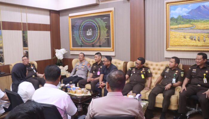 Polresta Sidoarjo Beri Kejutan HBA ke-66 untuk Kejari, Perkuat Sinergi Penegakan Hukum