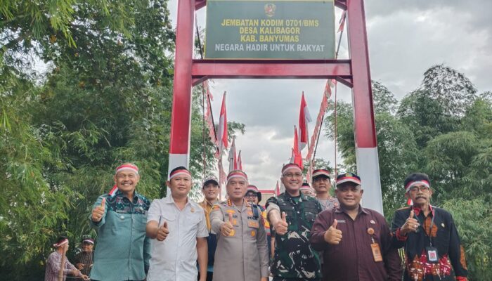 Pangdam IV/Diponegoro Resmikan Jembatan Gantung Perintis Garuda di Desa Kalibagor
