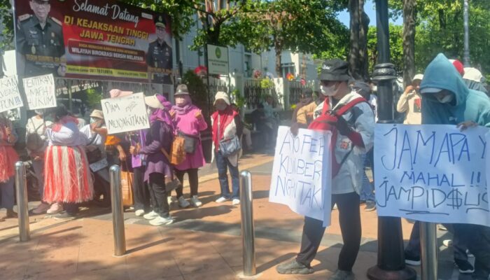 Aliansi Masyarakat Jateng Demo di Kejati, Desak Penegakan Hukum Tanpa Pandang Bulu