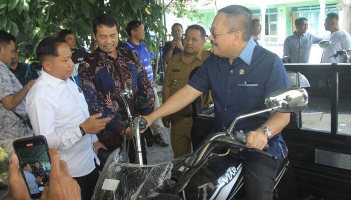 Sartono Serahkan Puluhan Motor Sampah untuk Wujudkan Indonesia ASRI Saat Reses Di Ponorogo