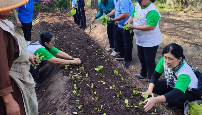 Pokjaluh Katolik DIY Perkuat Ekoteologi Lewat Aksi Berkebun di Sleman