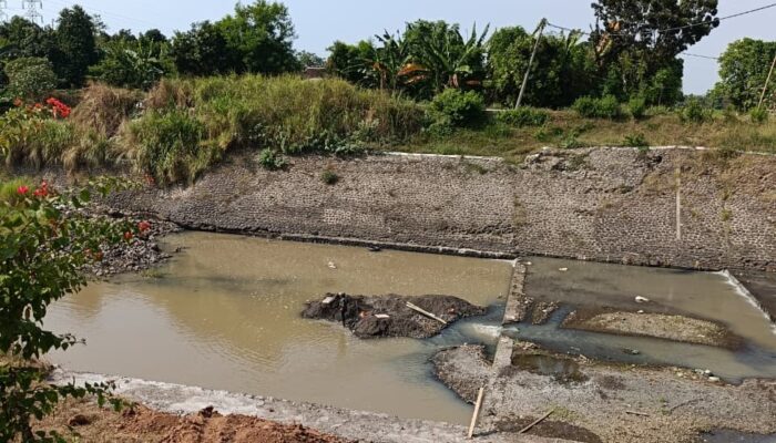 Pengawas Akui Material Diambil dari Sungai, Proyek Irigasi Sumberkatimoho Tuai Pertanyaan
