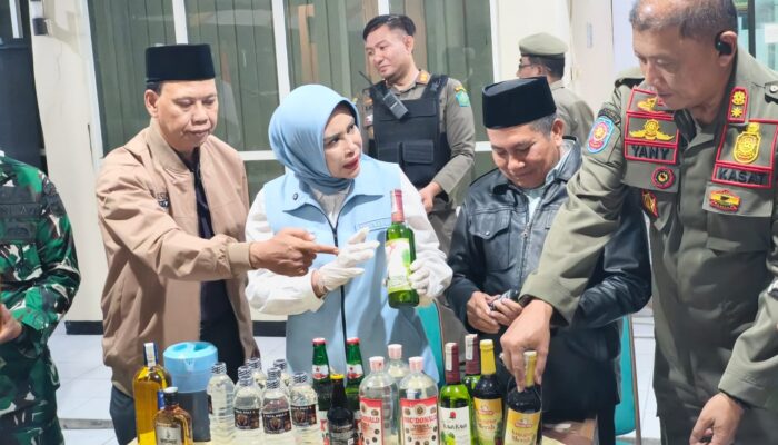 Sidak Malam di Jabon, Wabup Sidoarjo Tertibkan PKL dan Karaoke; Sekitar 100 LC Ikuti Skrining HIV/AIDS