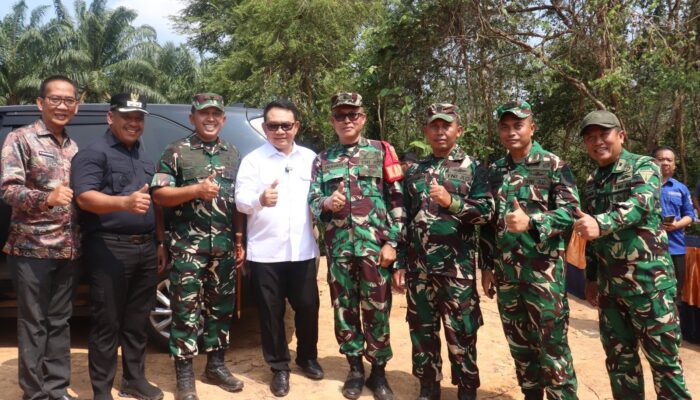 Kasdim 0402/OKI Dampingi Dudung Abdurachman Tinjau Lokasi Cetak Sawah Rakyat di Ogan Komering Ilir