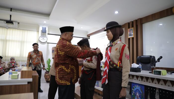 Bawa Nama Baik Sleman di Tingkat Nasional, Bupati Lepas Rombongan Kwarcab ke Jamnas XII Cibubur