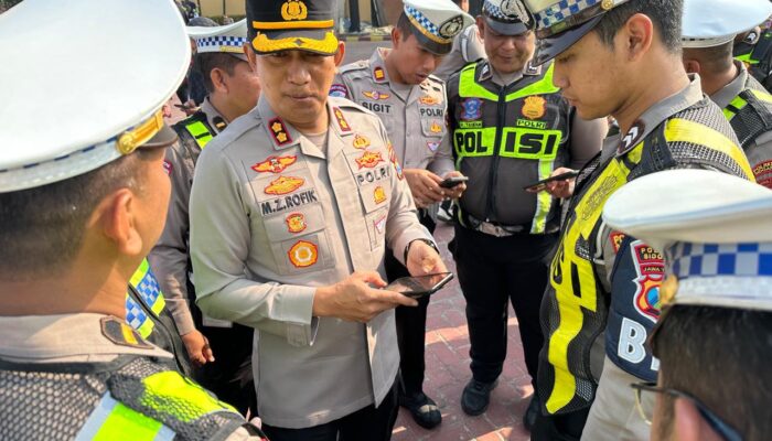 Cegah Pelanggaran Internal, Wakapolresta Sidoarjo Periksa Handphone Personel