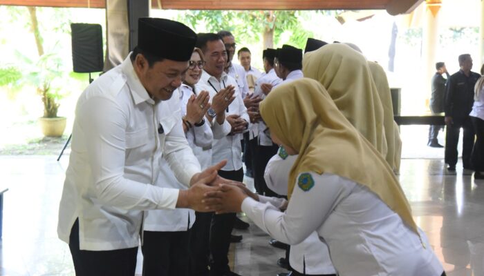 Kukuhkan 254 Kepala SD-SMP Negeri, Bupati Subandi Tekankan Amanah Bangun Generasi Sidoarjo
