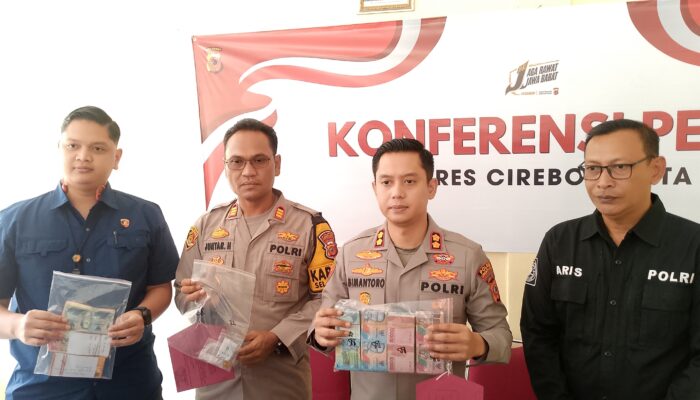 Bantu Evakuasi Rumah Kebakaran di Cirebon, 2 Pria Malah Cuti Uang dan Perhiasan