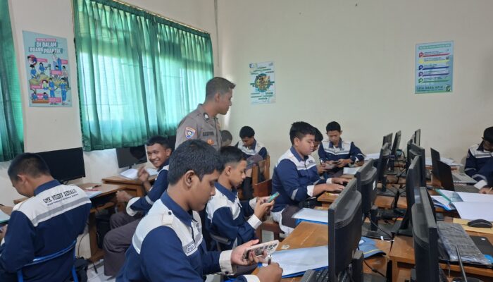Polresta Sidoarjo Bekali Pelajar Cara Bijak dan Aman Gunakan AI