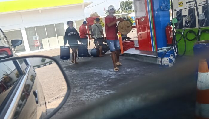 Diduga Langgar Aturan, SPBU Muneng Probolinggo Disorot karena Maraknya Tengkulak BBM Bersubsidi