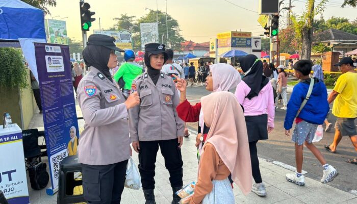 Polwan Polresta Sidoarjo Amankan Car Free Day di Alun-Alun, Warga Beraktivitas dengan Nyaman