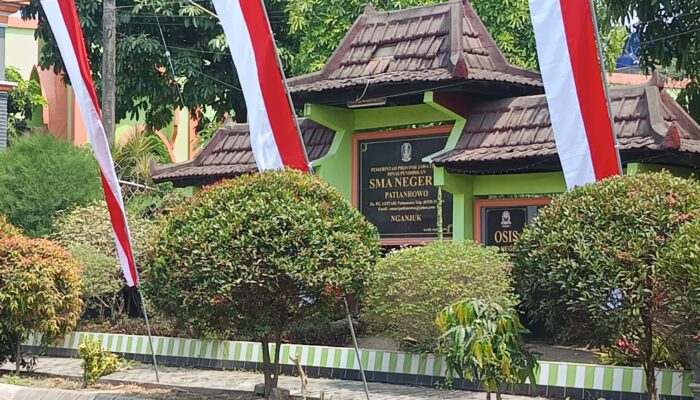 Wali Murid SMAN 1 Patianrowo Keluhkan Biaya Seragam dan Sumbangan Komite