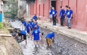 Ratusan Warga Sokaraja Kidul Bersama Partai Demokrat Gotong Royong Bersihkan Sungai Lempang, Wujudkan Semangat Indonesia ASRI
