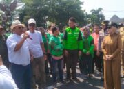 Peternak Unggas Kendal Menjerit, Gelar Aksi Damai, dan Bagikan 15.000 Ayam Gratis