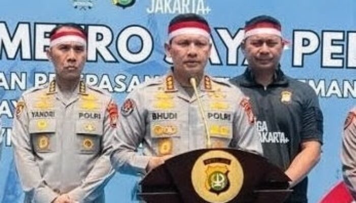 Peduli Kemanusiaan, Polda Metro Jaya Kirim 12 Truk Bantuan untuk Korban Gempa NTT