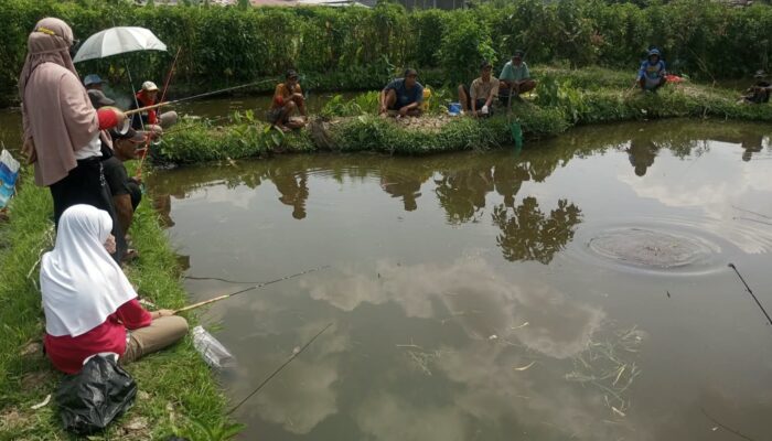 Mancing Bareng Karyawan KSM-PDU Kamandaka, Lepas Penat Mengolah Sampah