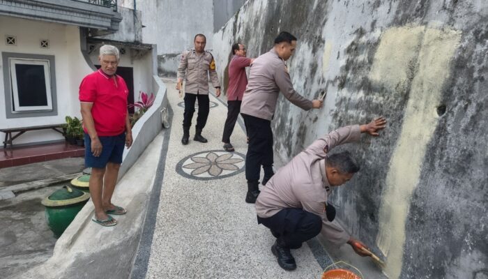 Sambut HUT ke-81 RI, Polresta Malang Kota dan Warga Bersama Percantik Lingkungan Permukiman