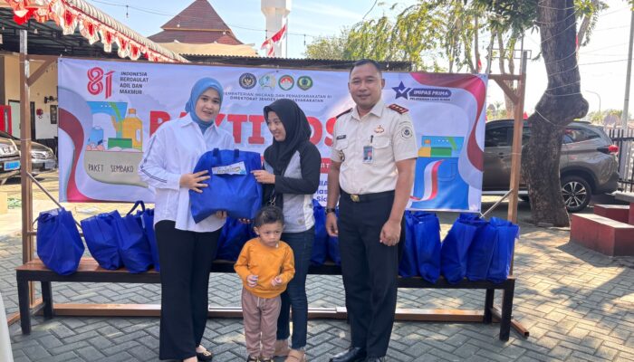 Peringati HUT ke-81 RI, Lapas Sidoarjo Bagikan 45 Paket Sembako ke Warga Sekitar dan Keluarga Binaan
