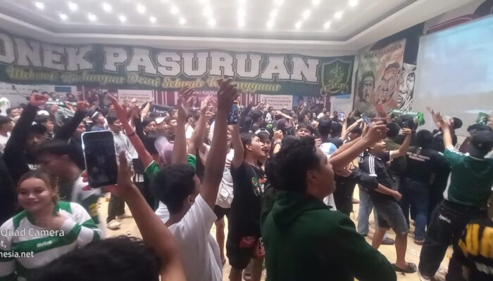 Ratusan Bonpas Padati Kantor DPC PDI Perjuangan Kota Pasuruan, Nobar Persebaya vs Arema Berlangsung Meriah dan Kondusif